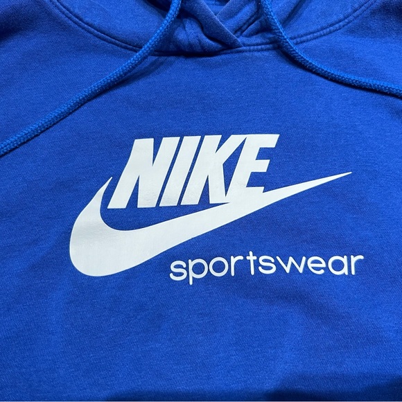 Nike Women’s Retro Heritage Cropped Hoodie - Picture 2 of 5